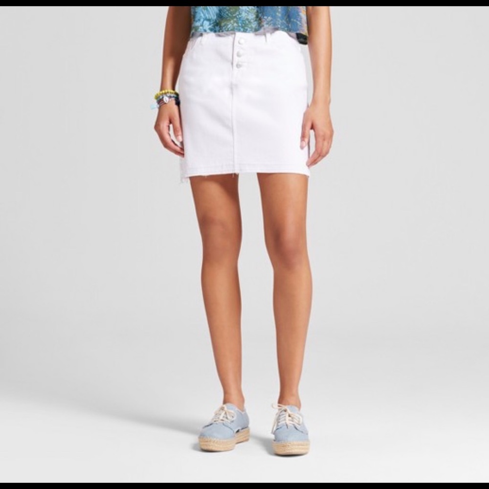 White denim skirt😻