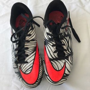 Nike venom soccer cleats. youth size 5