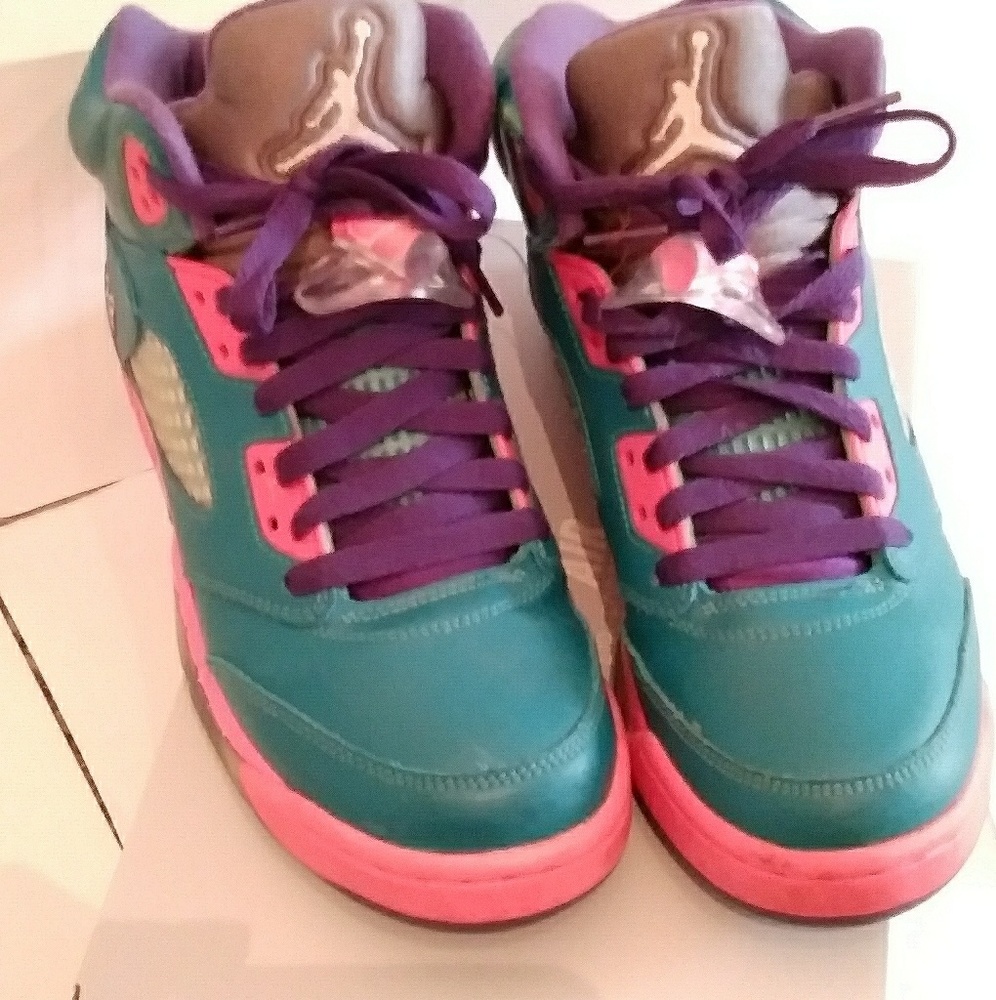 Jordan have a discoroloration at top of shoe