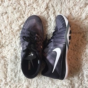 Women's Nike Free TR 6 PRT - Size 8.5