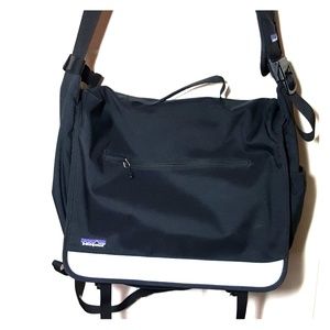 Patagonia messenger bag with  laptop sleeve