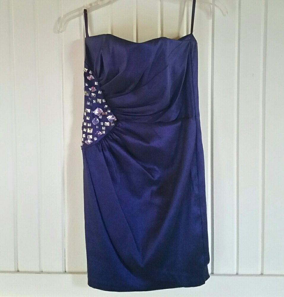 Formal Cache Dress - Picture 4 of 7
