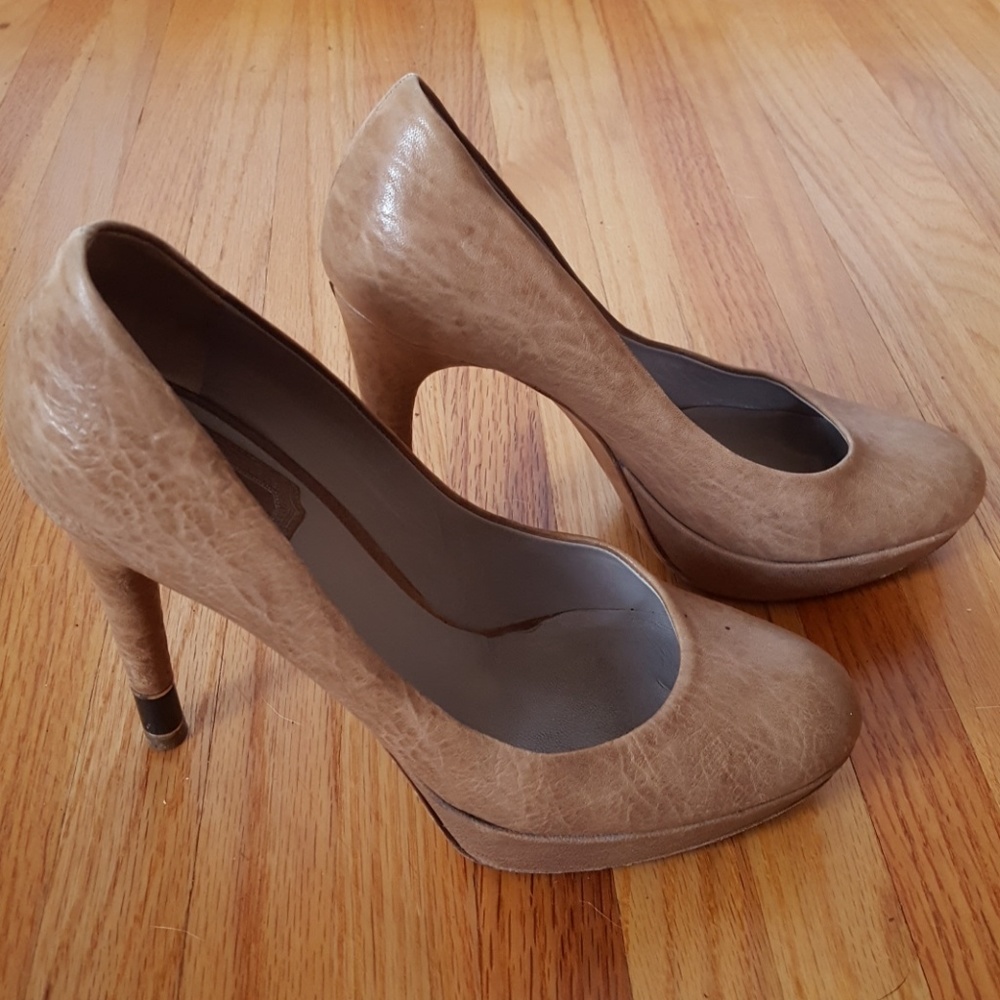 Dior nude pumps