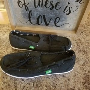 Sanuk boat shoes