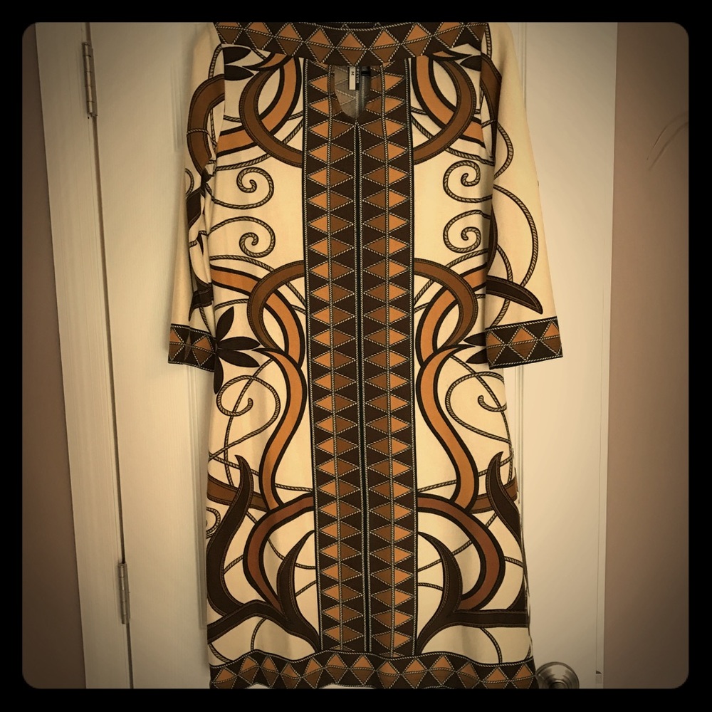 Geometric Mid length dress with quarter sleeves