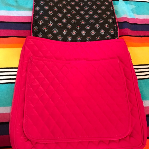 Vera Bradley Mailbag - Picture 2 of 5