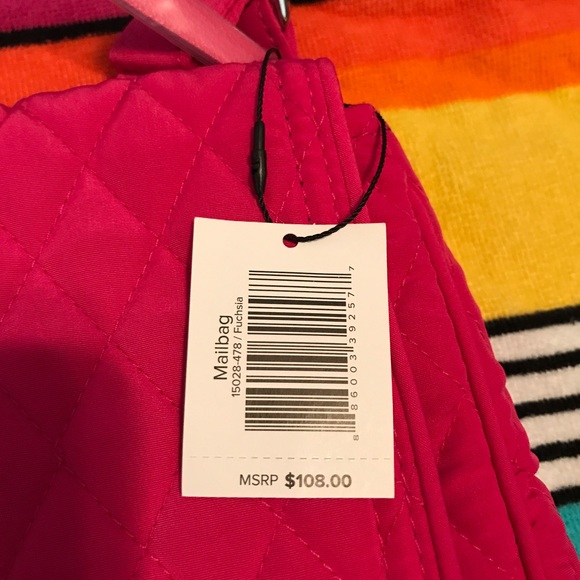 Vera Bradley Mailbag - Picture 5 of 5