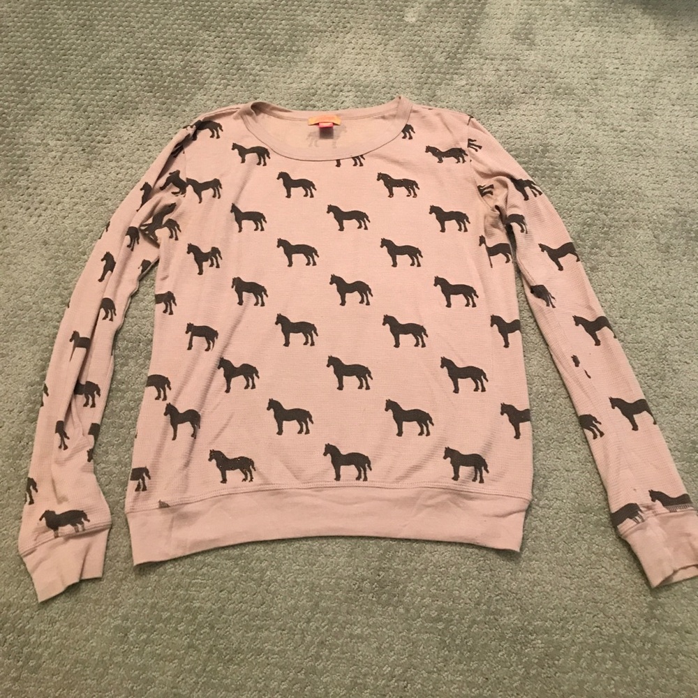 Long sleeve shirt with horses.