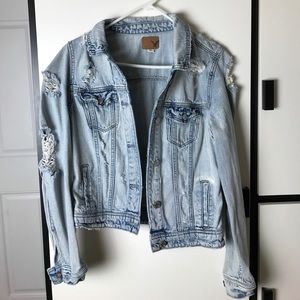 AE DISTRESSED JEAN JACKET