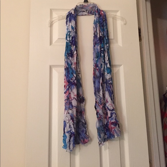 Light weight gorgeous scarf - Picture 1 of 3