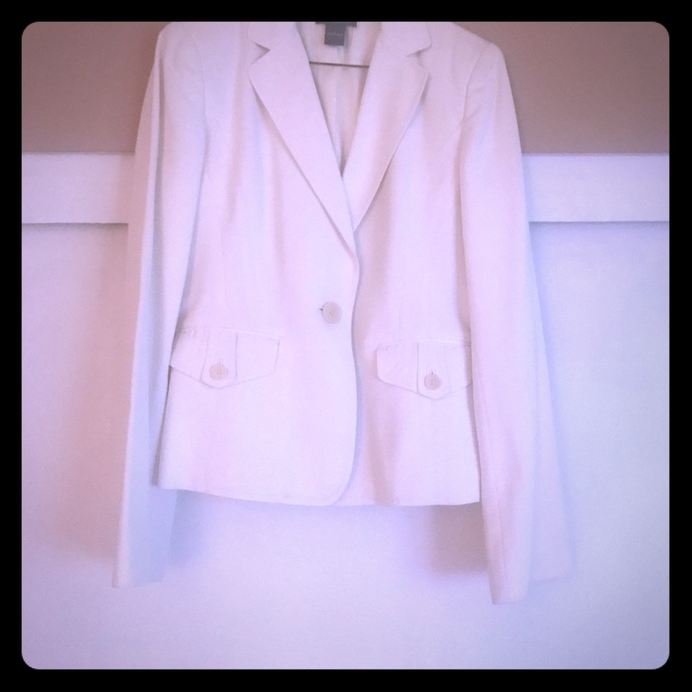 White tailored blazer