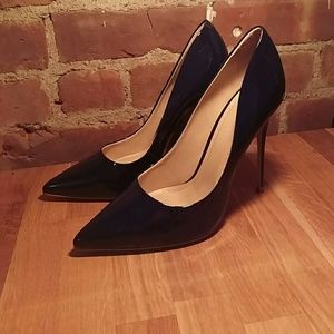 *New and Never Worn* Navy Heels
