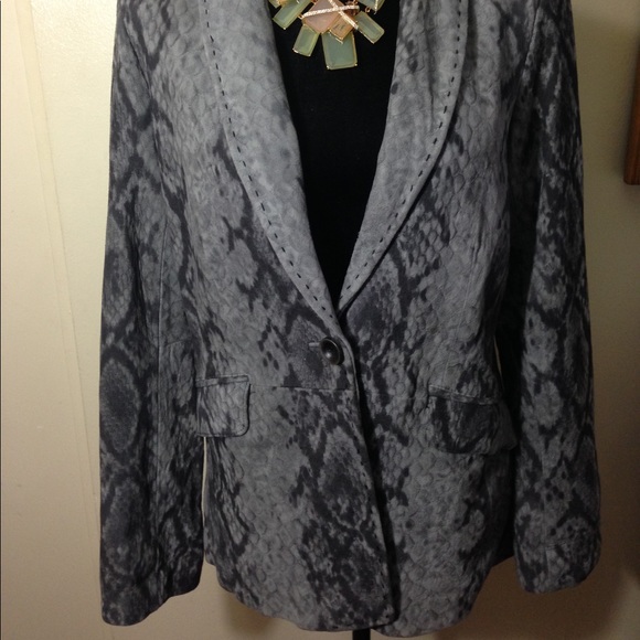 Neiman Marcus Exclusive Snake-Print Suede Blazer - Picture 4 of 7