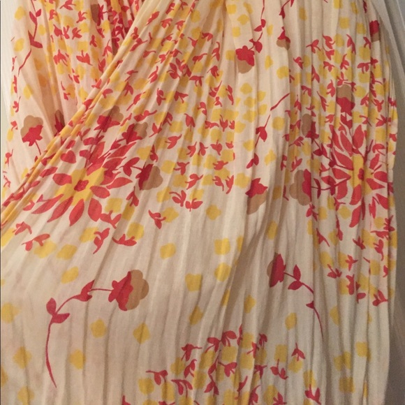 Yellow scarf/ wrap - Picture 2 of 2