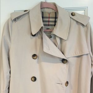 Classic Burberry trench. UK size 12 (US 8)