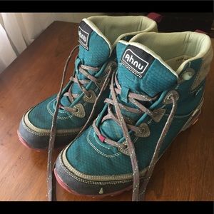 Ahnu Hiking Boots US: 8