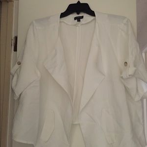 Beautiful white jacket 🌺