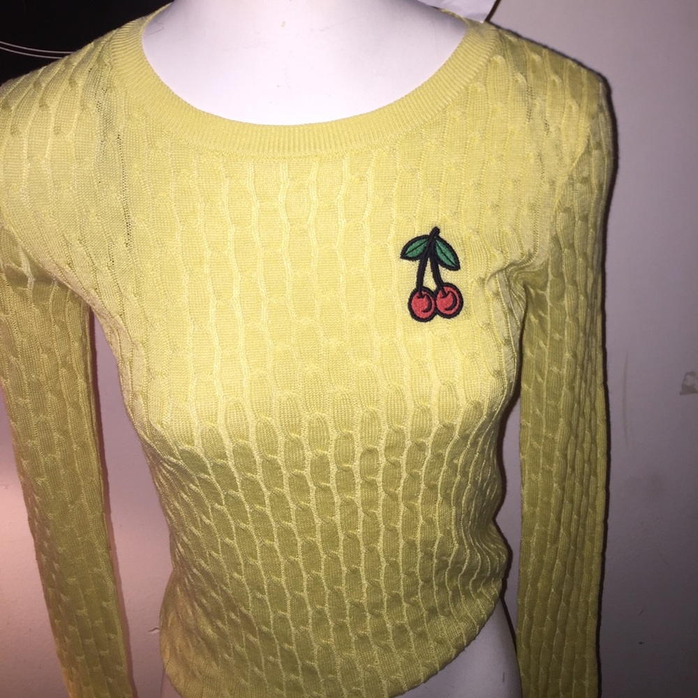 🍒 cherry logo sweater❤️