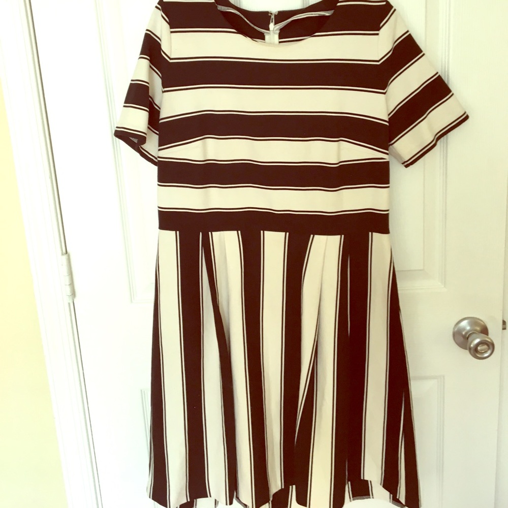 Black and white very comfortable dress!
