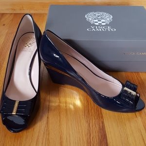 NWT Vince Camuto navy wedge pumps