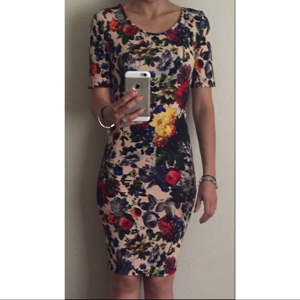 NWOT FLORAL MIDI DRESS 👗