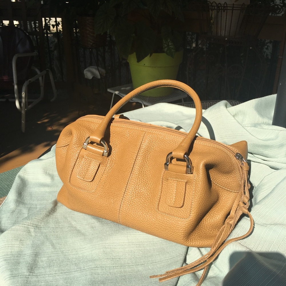 Claudia bag by Firenze! Tan hand bag!