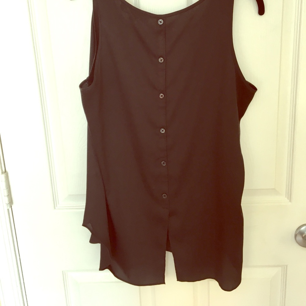 Sleeveless silky black top!