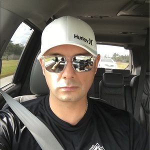 Meet your Posher, Luis