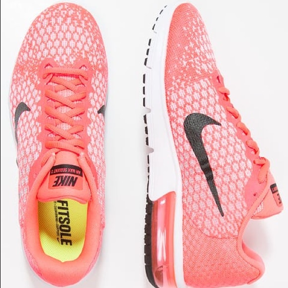le scarpe nike air max donne successive 2 hot punch numero 85 poshmark le scarpe nike air max donne successive 2 hot punch numero 85 poshmark