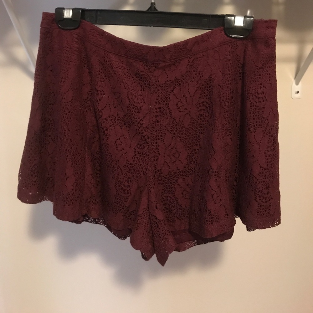 Forever 21 never worn maroon shorts