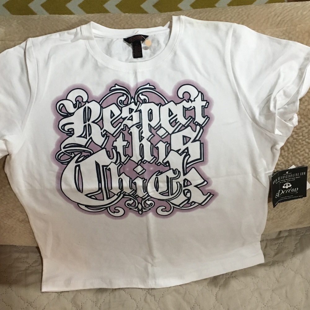 Dereon New w/tags White T Shirt w/ front detailing