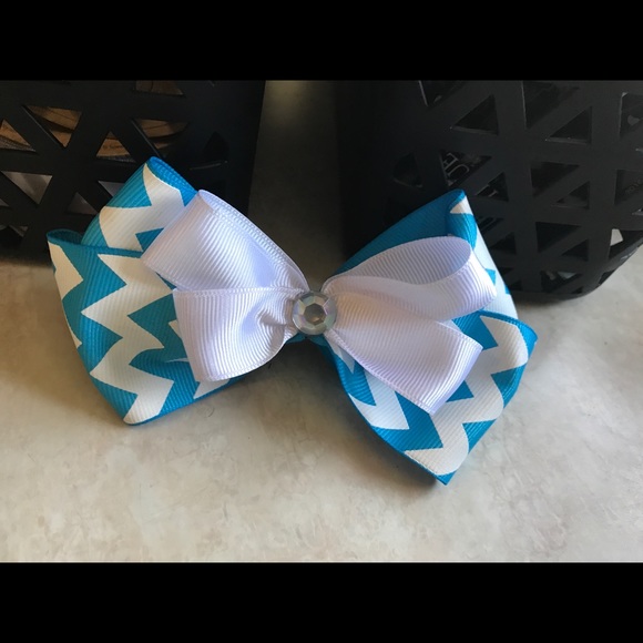 Bow - Picture 1 of 1