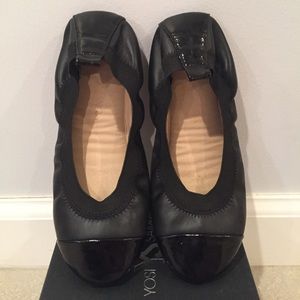 Yosi Samra Girls Black Patent Cap Toe Flats