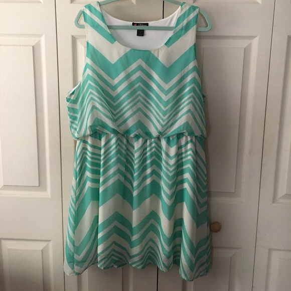 Dresses & Skirts - White/Aqua Chevron dress