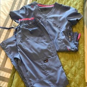 Koi XS scrub set