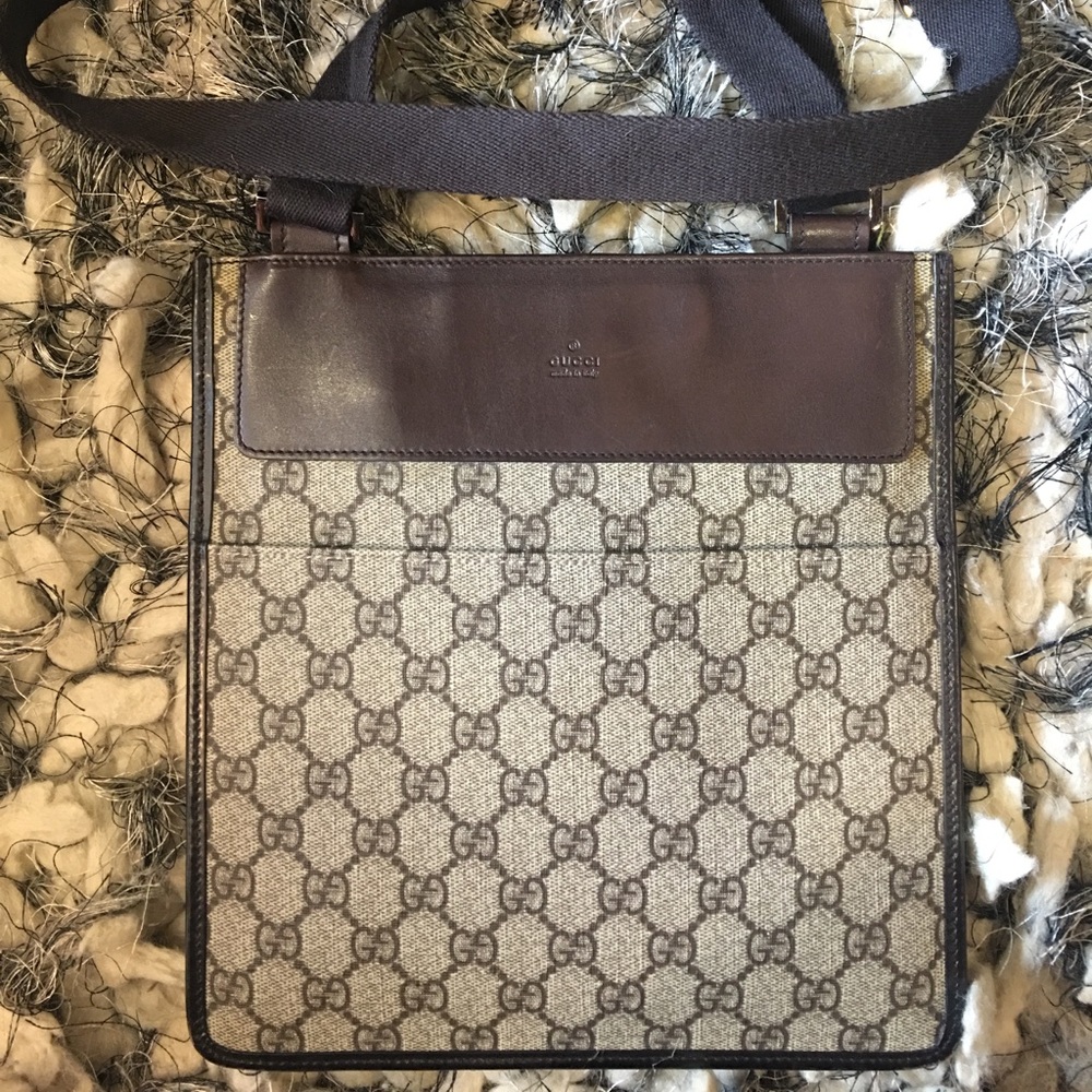 🎀SOLD🎀 Gucci Crossbody Messenger Bag