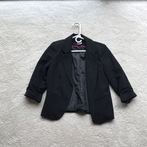 Black 3/4 length sleeve blazer.