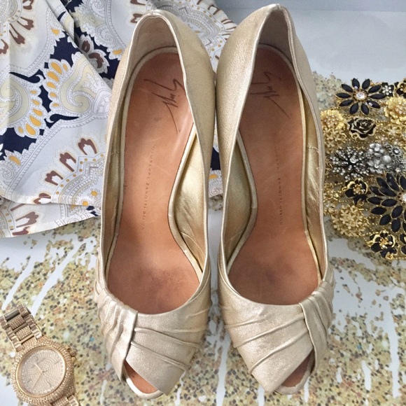 Giuseppe Zanotti Peep Toe Pumps - Picture 3 of 6