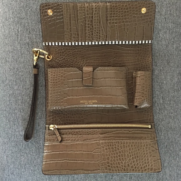 Henri Bendel Uptown Out & About Wallet - Picture 3 of 5