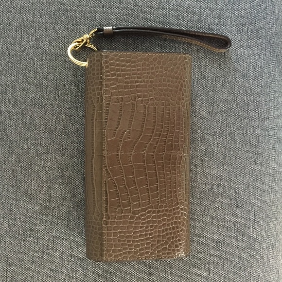 Henri Bendel Uptown Out & About Wallet - Picture 4 of 5