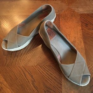 Tory Butch wedge size 10