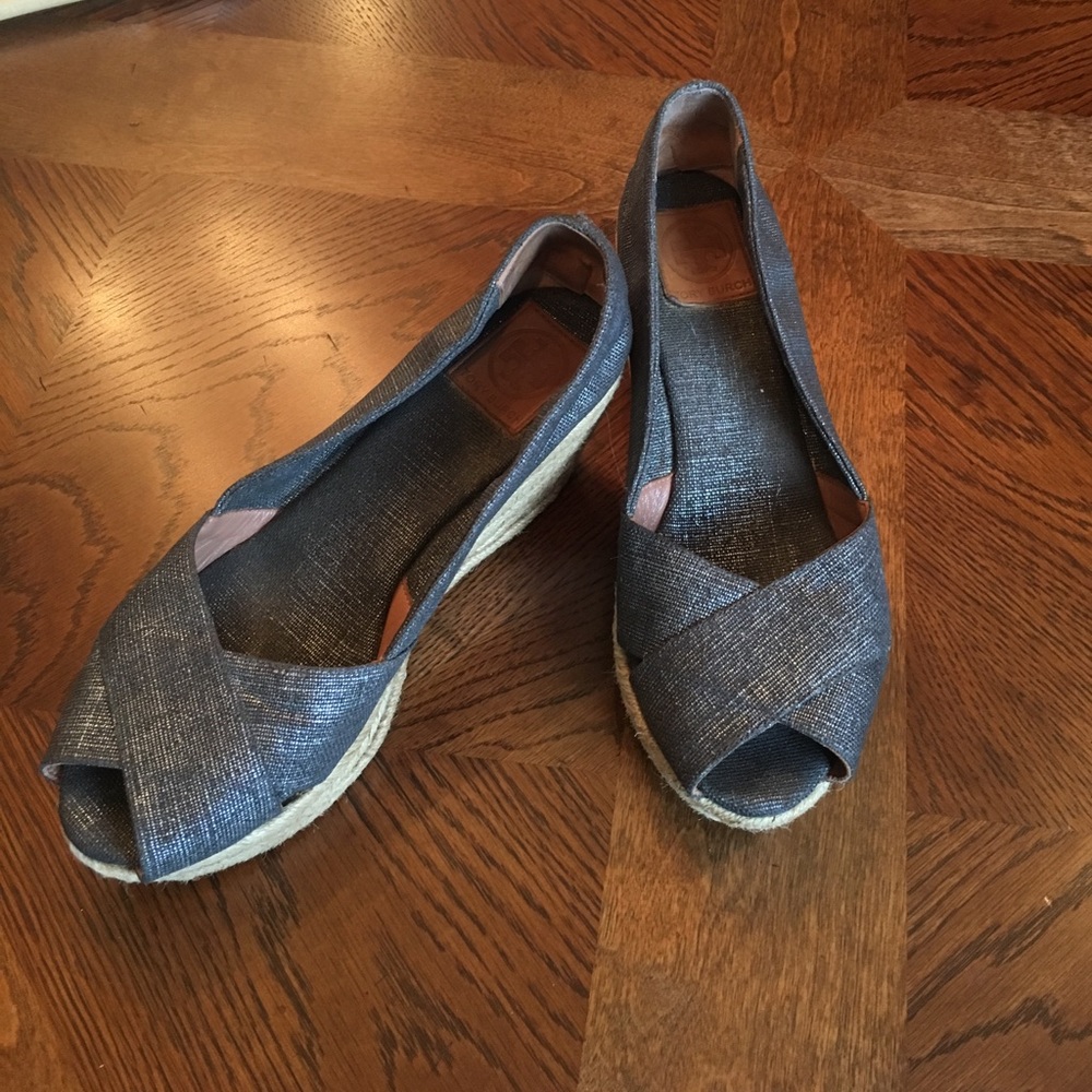 Tory Burch wedge size 10.5 in grey metallic