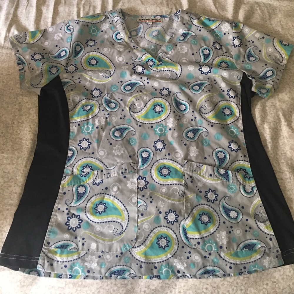 VIRA STYLED SCRUB TOP