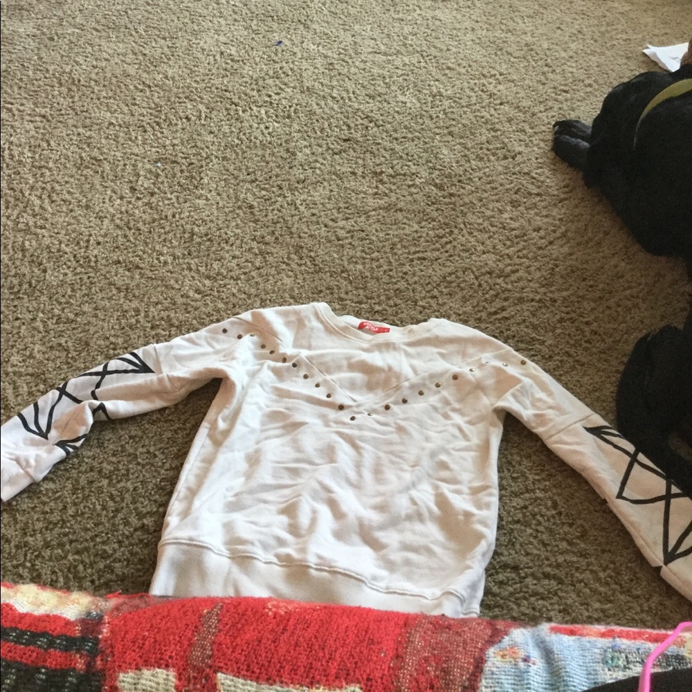 White long sleeve sweater