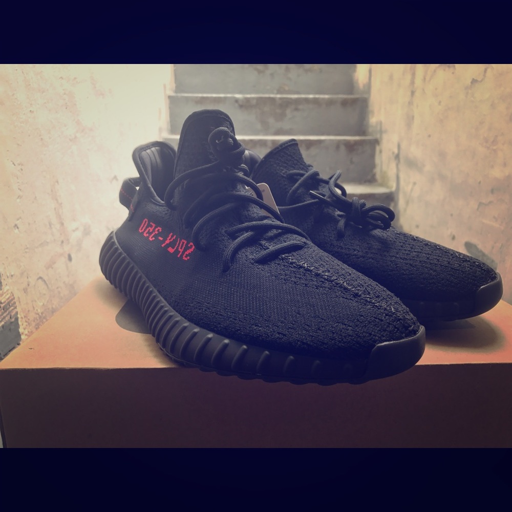 Yeezy 350v2 bred sz 11.5