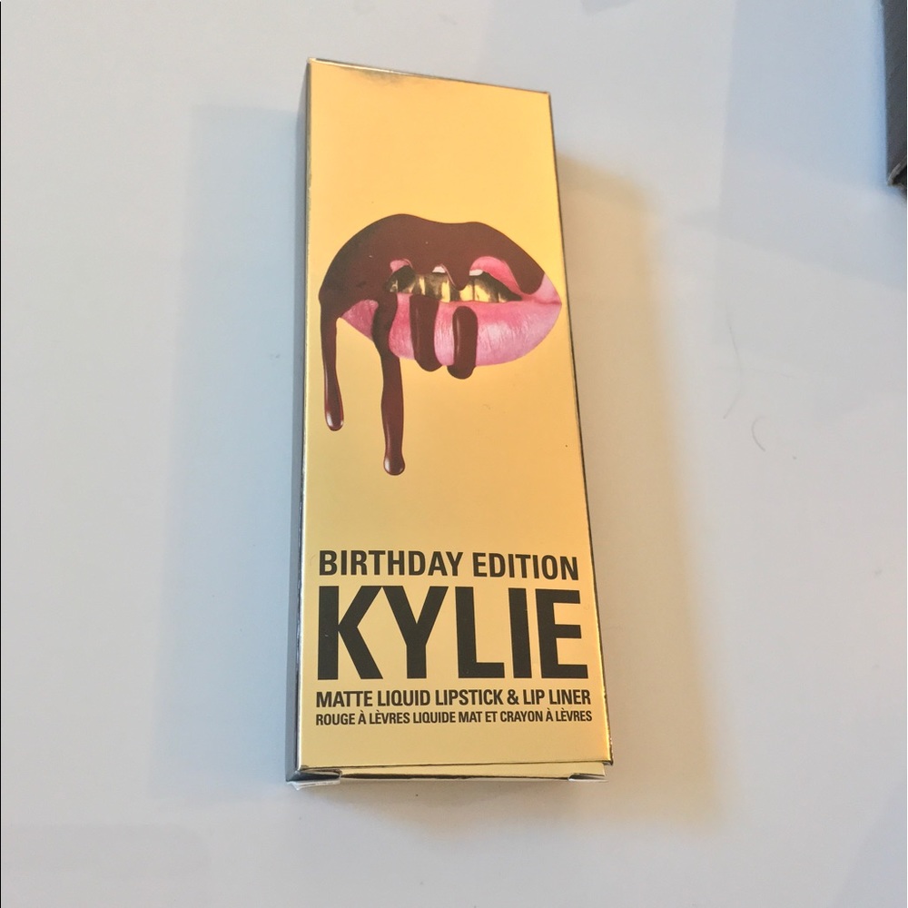 Leo birthday edition kylie lip kit