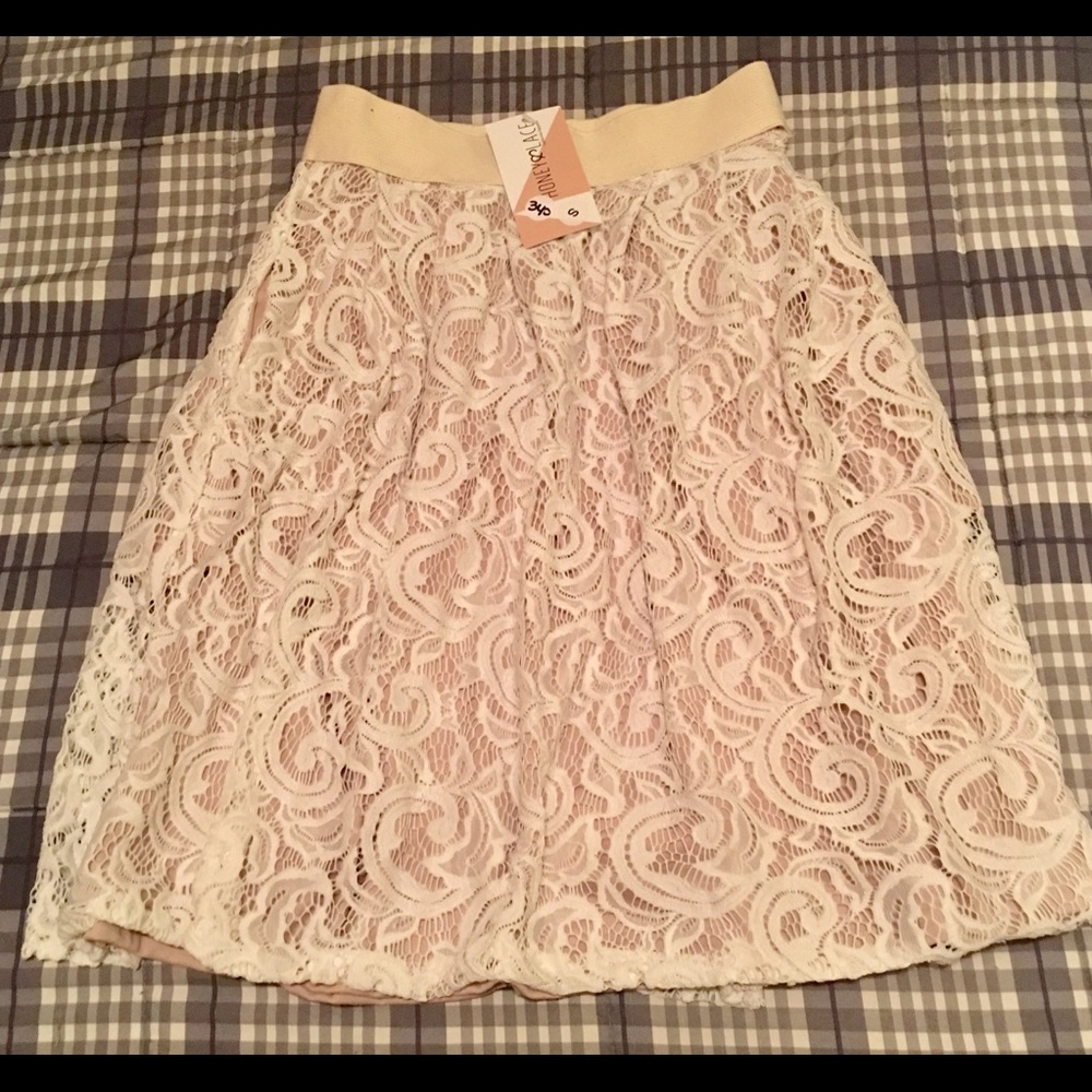 Honey and Lace NWT Covina skirt