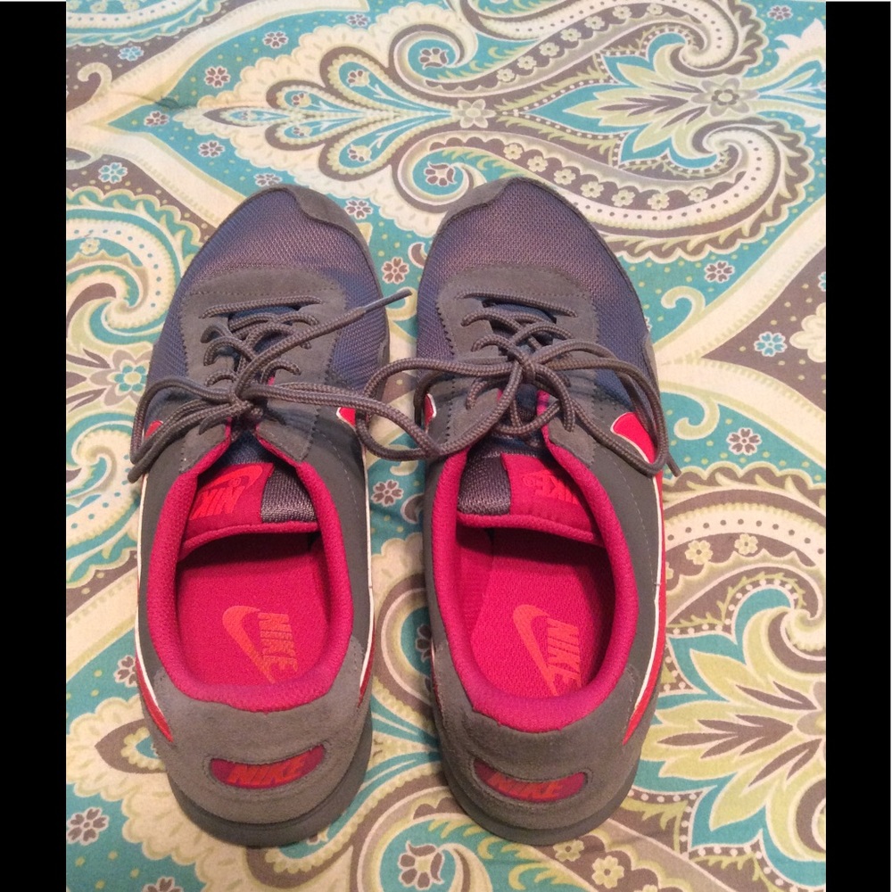 Nike Tennis Shoes