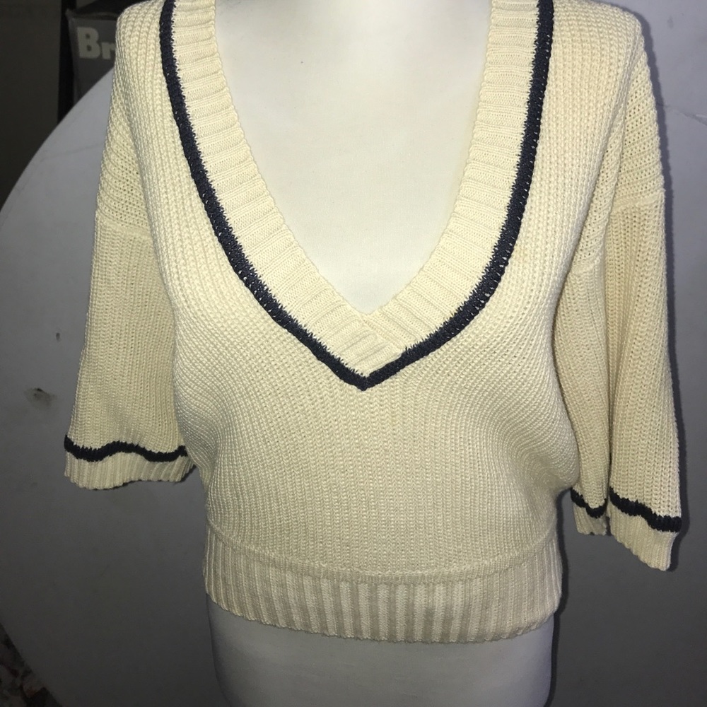 Ann Klein v- neck sweater