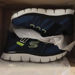 Small Boys Sz 9 Skechers Tennis Shoes